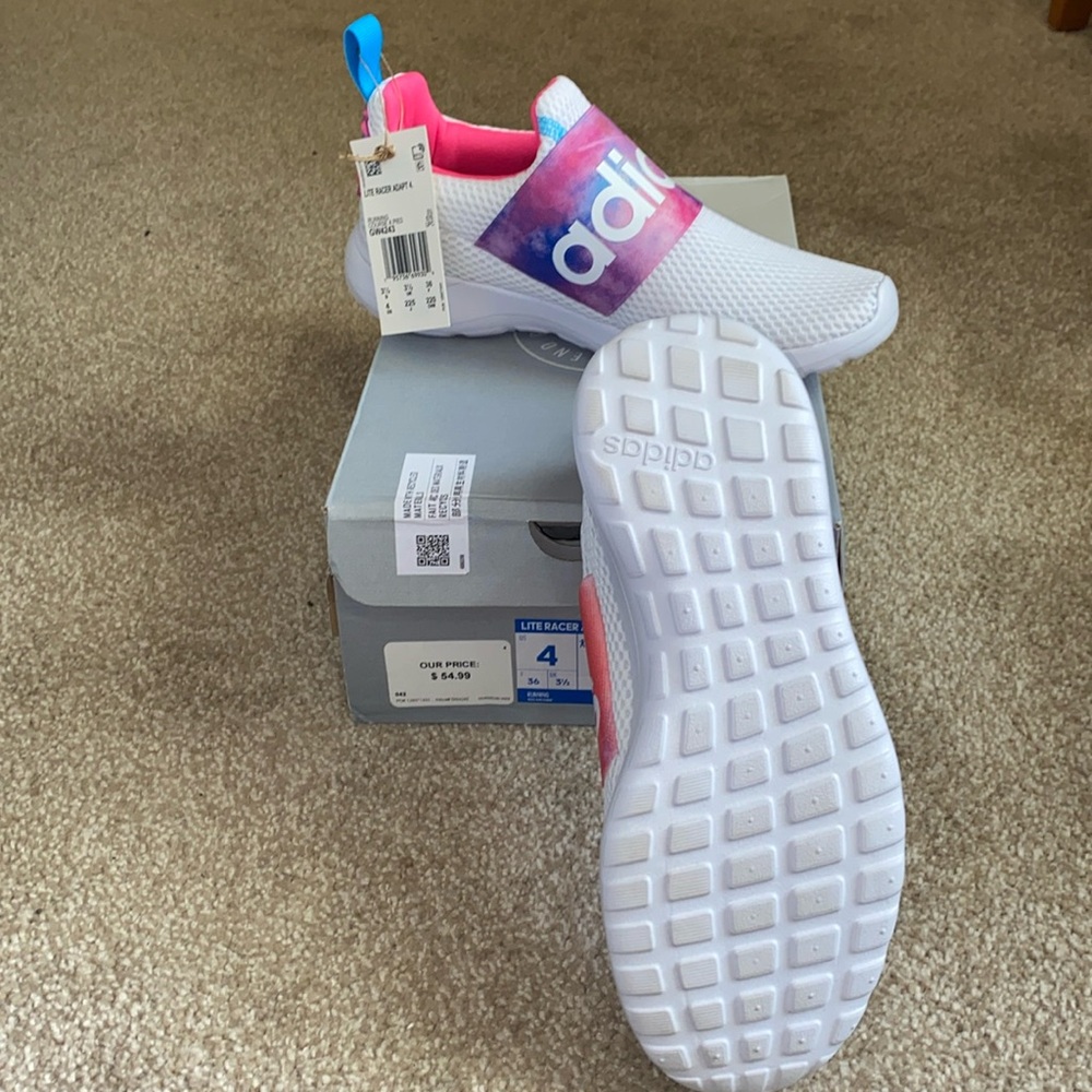 Adidas lite racer adapt size 4, new in box